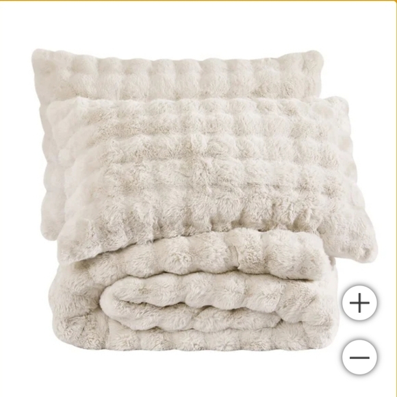 (5)Frye faux-fur 3-Piece comforter set - Picture 5 of 7